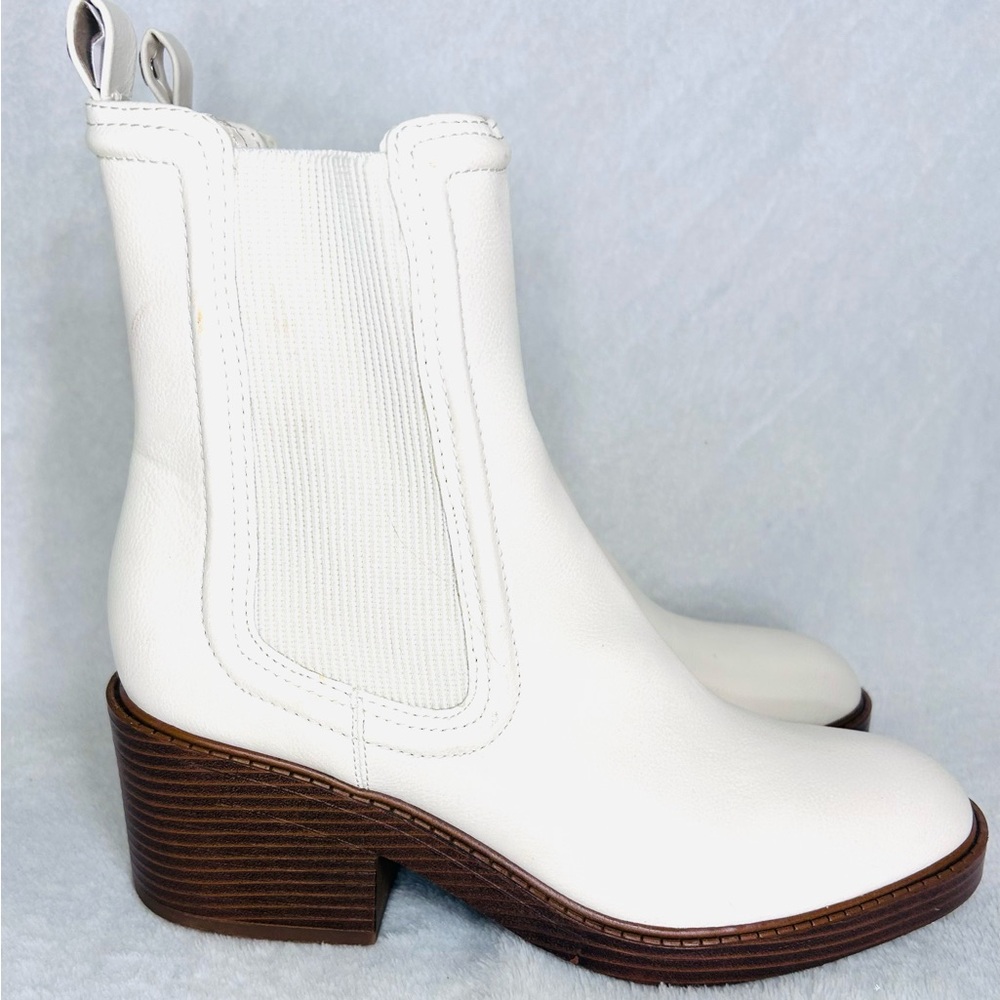 Bandolino Enisy Chelsea Booties/New/No box